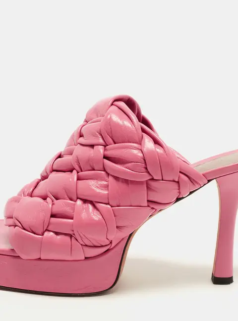 Bottega Veneta Intrecciato Size 37 Pink Woven Leather Slide Sandals