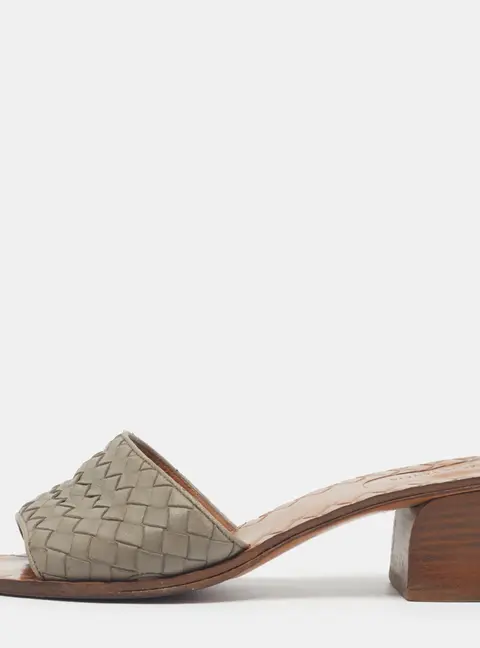 Bottega Veneta Ravello Size 38 Grey Intrecciato Leather Slide Sandals