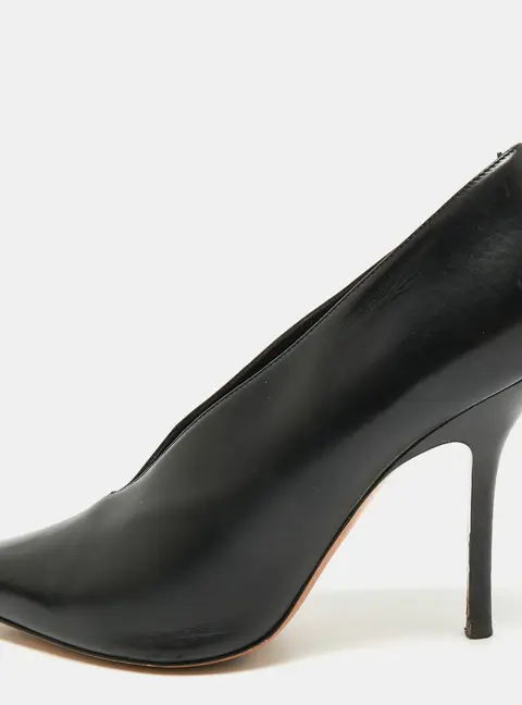 Celine V Neck Size 38.5 Black Leather Pointed Toe Pumps