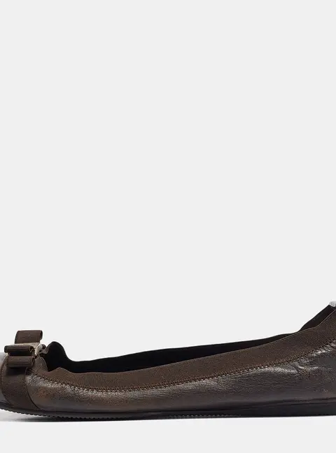 CH Carolina Herrera Brown Leather and Patent Cap Toe Bow Scrunch Ballet Flats Size 38