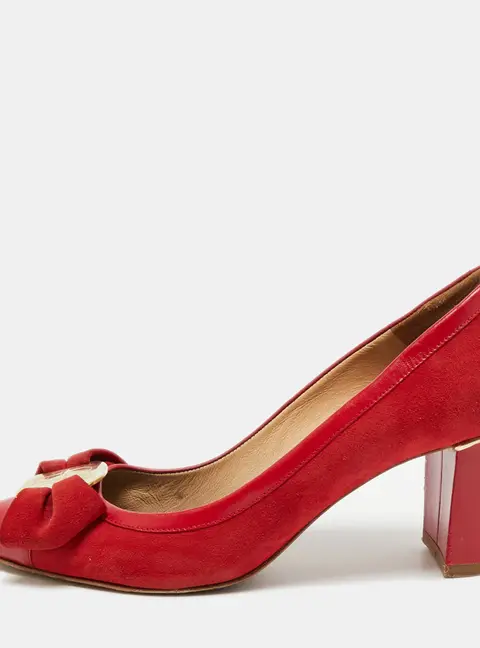 CH Carolina Herrera Size 36 Red Suede Bow Pointed Pumps
