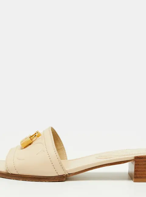CH Carolina Herrera Magnolia Size 36 Cream Leather Slide Sandals