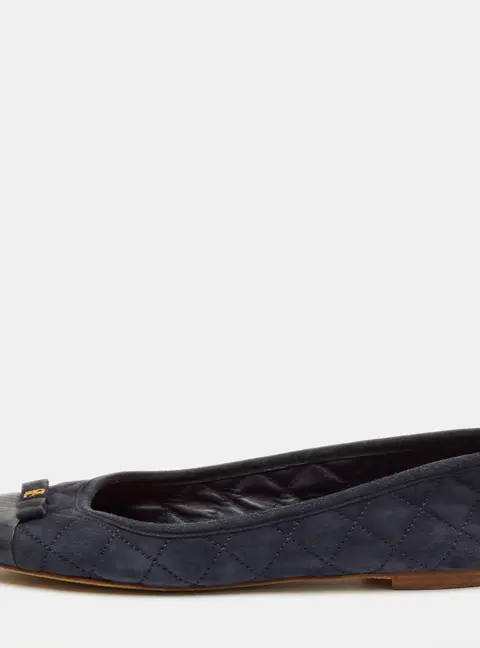 CH Carolina Herrera Bow Cap Toe Size 38 Navy Blue Quilted Suede and Leather Ballet Flats