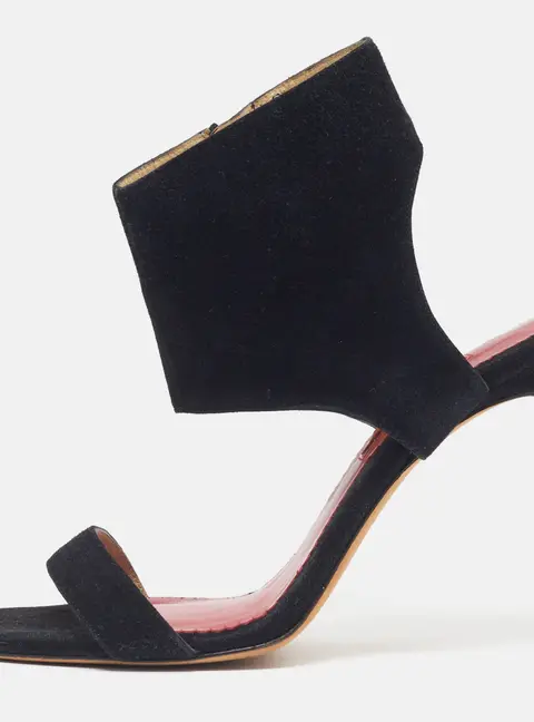 CH Carolina Herrera Size 39 Black Suede Ankle Strap Sandals