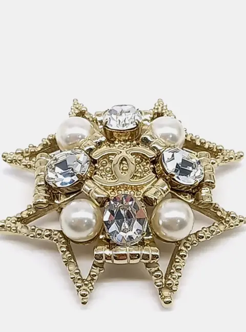 Chanel Metal pearl brooch