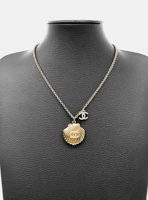 Chanel Metal necklace