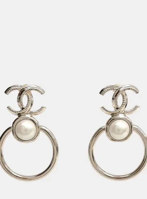 Chanel Metal pearl earrings