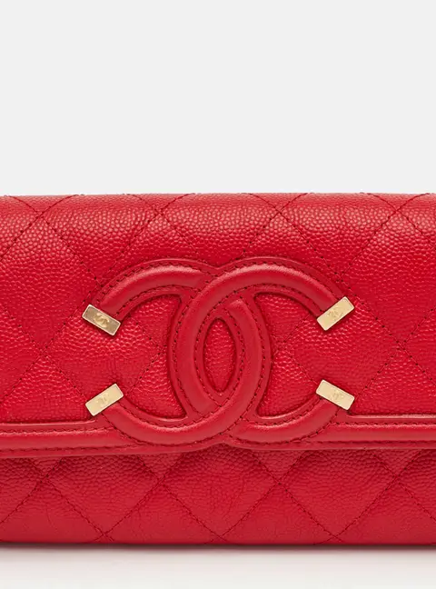 Chanel CC Filigree Red Quilted Caviar Leather Compact Wallet