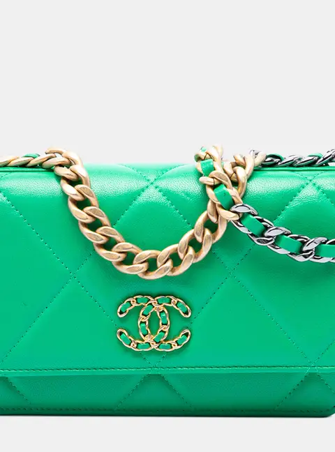 Chanel 19 Wallet on Chain Green Quilted Lambskin Leather Bag