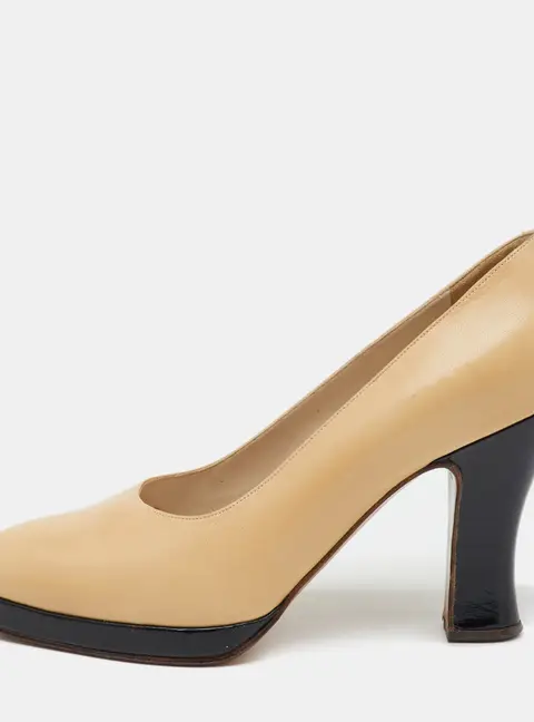 Chanel Cream Leather Vintage Round Toe Pumps Size 37.5