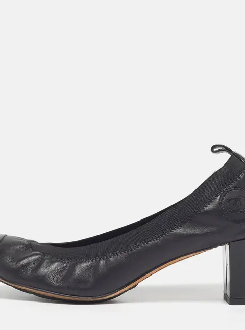 Chanel CC Size 37 Black Patent And Leather Cap Toe Scrunch Pumps