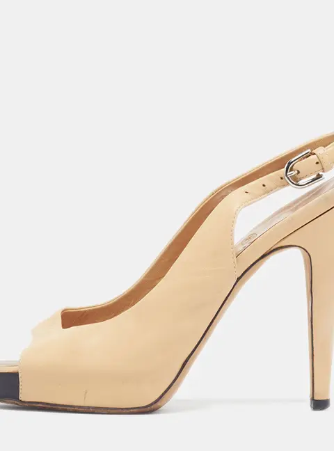 Chanel CC Size 38 Beige Leather Platform Open Toe Slingback Sandals