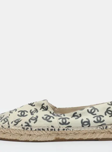 Chanel Size 38 Cream/Black Leather CC Printed Espadrilles