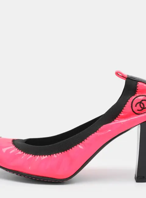 Chanel Size 40 Neon Pink/Black Elastane and Patent Leather Scrunch Pumps