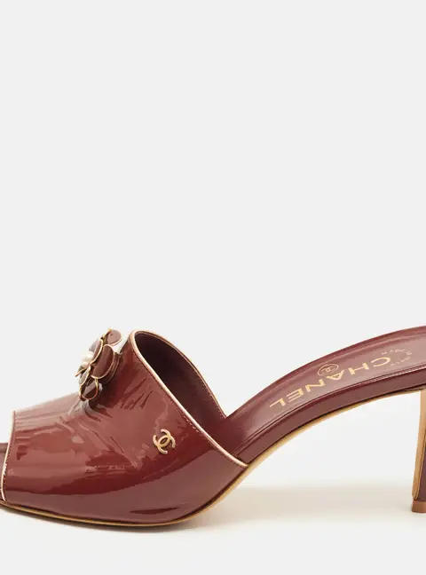 Chanel Camelia Size 39 Burgundy Patent Leather Flower Embellished Slide Sandals