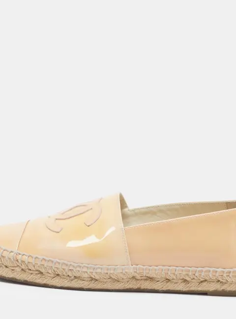 Chanel CC Size 40 Beige Patent Leather Espadrille Flats