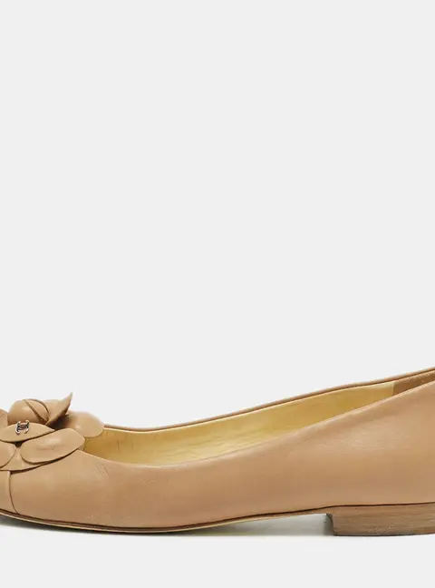 Chanel Camelia Flower Size 37 Beige Leather Ballet Flats