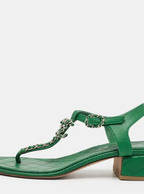 Chanel CC Size 39 Green Leather T Strap Thong Flat Sandals Sandals