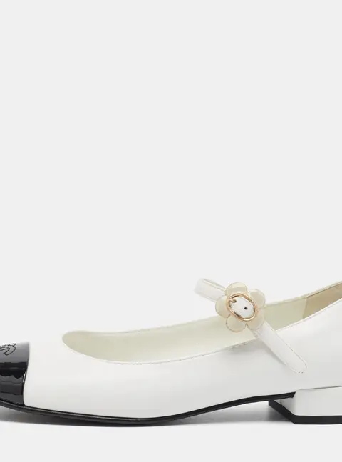 Chanel CC Size 38.5 White/Black Leather and Patent Leather Mary Jane Ballet Flats