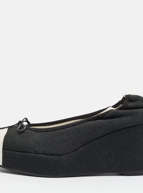 Chanel Size 38 Black/White  Canvas Scrunch Wedge Pumps