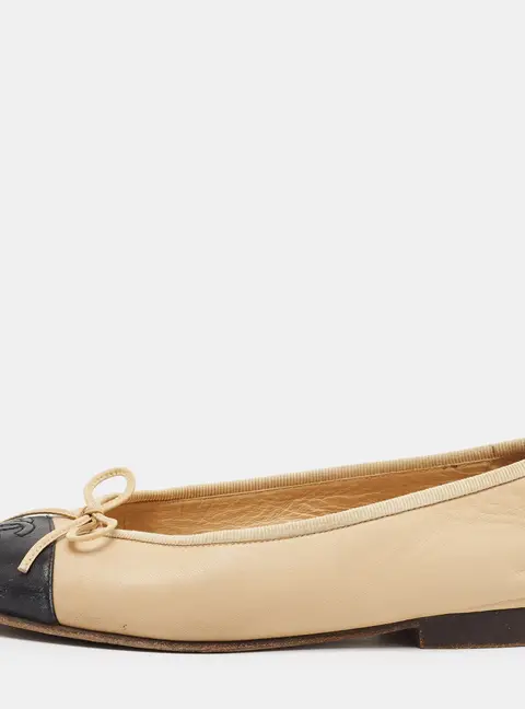 Chanel CC Size 35 Beige/Black Leather Bow Cap Toe Ballet Flats