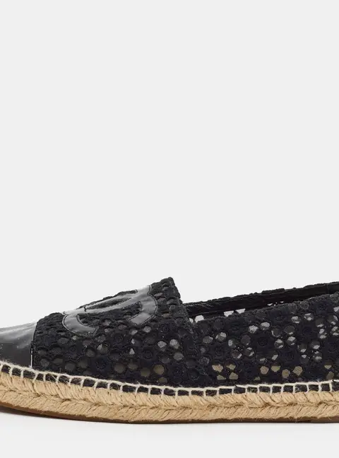 Chanel CC Size 38 Black Lace and Patent Leather Espadrille Flats