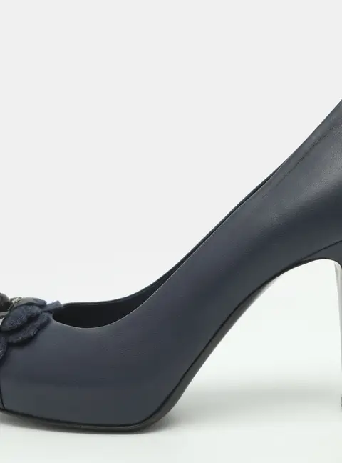 Chanel CC Camellia Size 38 Navy Blue Leather Platform Pumps