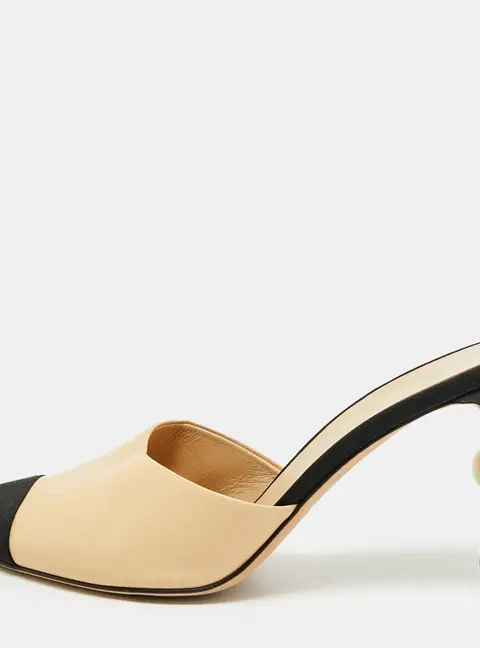 Chanel Size 38.5 Beige/Black Canvas and Leather  Faux Pearl Heel Mules