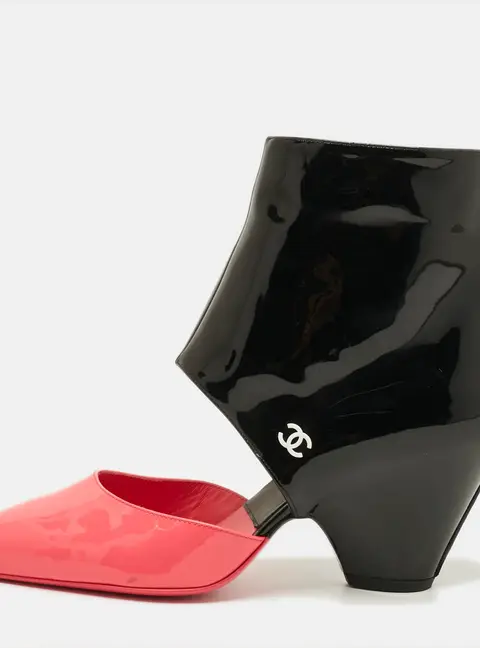 Chanel CC Size 38.5 Black/Pink Cut out Patent Leather Booties