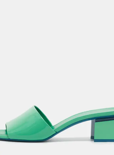 Chanel Size 39 Green Patent Leather Slide Sandals