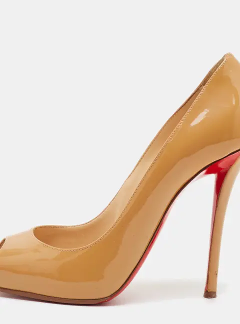 Christian Louboutin Very Prive Size 38.5 Beige Patent Leather Peep Toe Pumps