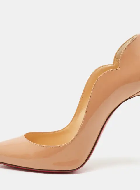 Christian Louboutin Hot Chick Size 38.5 Beige Patent Leather Pumps