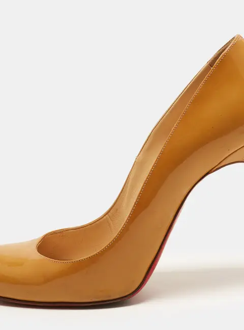 Christian Louboutin Simple Size 40 Brown Patent Leather Round Toe Pumps
