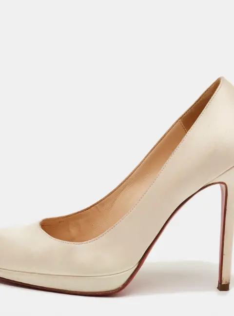Christian Louboutin Size 38 Off White Satin Round Toe Pumps