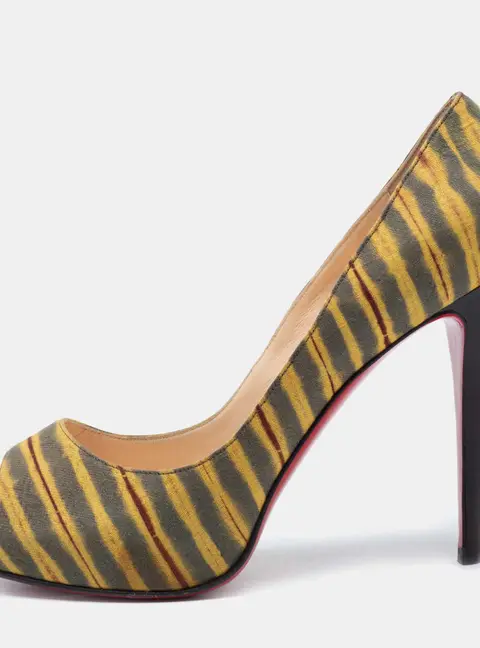 Christian Louboutin Tri-Color Printed Canvas Very Prive Peep-Toe Pumps Size 41