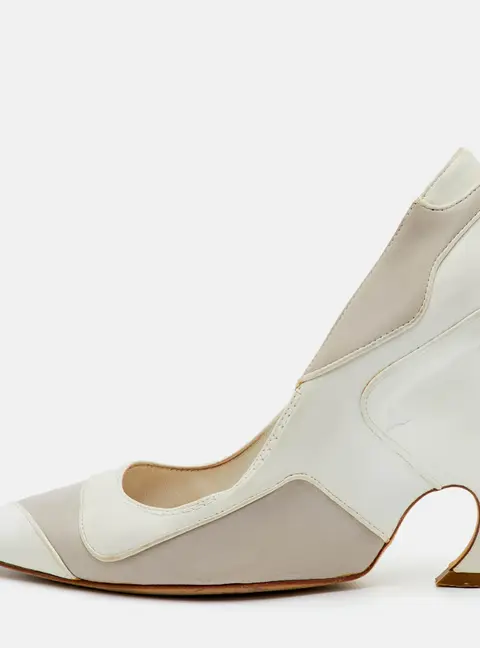 Dior Size 38.5 White/Light Grey Leather Pointed Toe Pumps