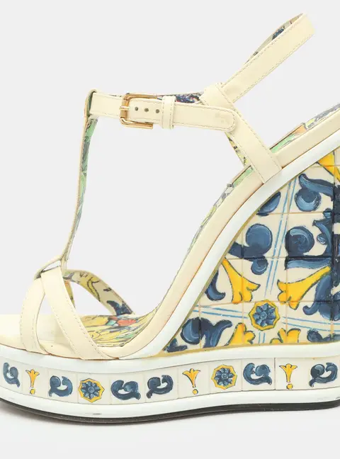 Dolce & Gabbana Size 38 Cream Patent Leather Wedge Sandals