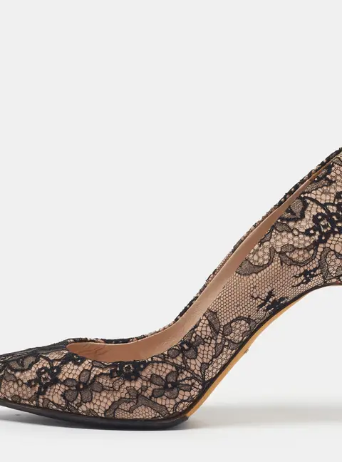 Dolce & Gabbana Taormina Size 37.5 Black/Beige Lace Pointed Toe Pumps