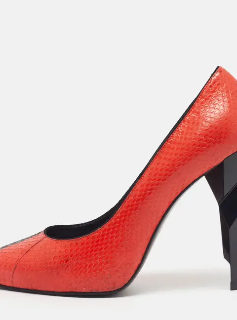Fendi Assim&eacute;trico Size 40 Red/Black Python Leather Block Heel Pumps