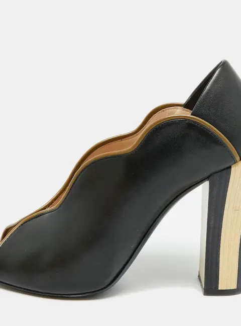 Fendi Scallop Lined Size 38.5 Dark Blue/Green Leather Peep Toe Pumps