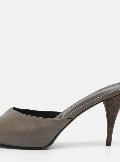 Fendi FF Superstar Size 40 Grey Leather Peep Toe Sandals