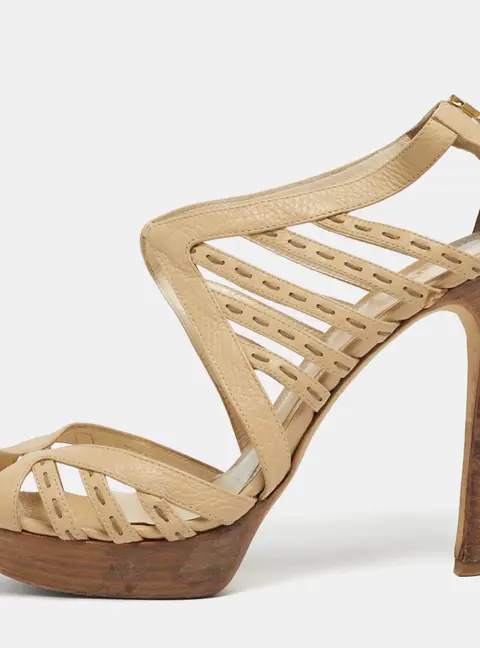 Fendi Size 40 Beige Leather Strappy Sandals