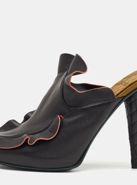 Fendi Size 40 Black Leather Waves Ruffle Platform Mules