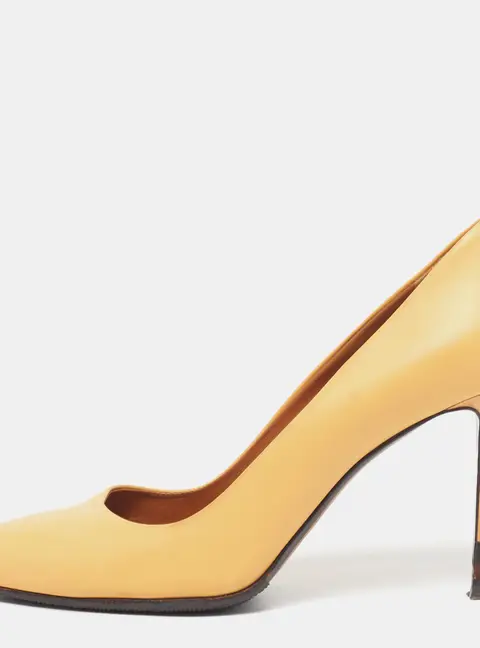 Fendi Size 39 Beige Leather Pointed Toe Pumps