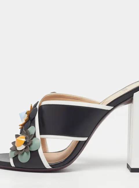 Fendi Flowerland Size 36 White/Black Leather Criss Cross Slide Sandals