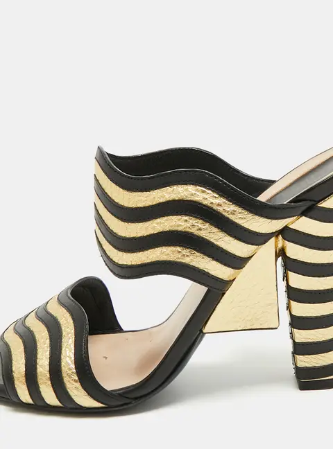 Fendi Hypnosis Size 38.5 Black/Gold Leather Slide Sandals