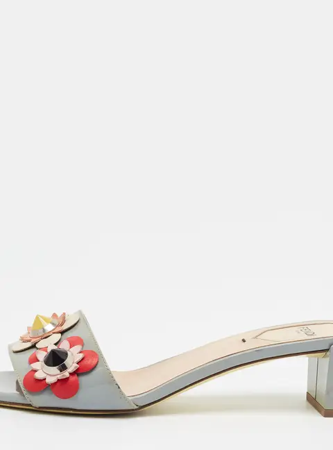 Fendi Flowerland Size 39 Grey Patent Leather Slide Sandals