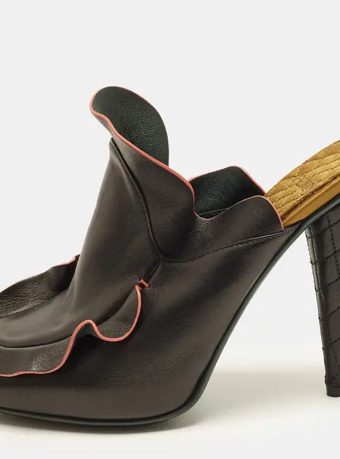 Fendi Wave Size 39 Black Leather Mules