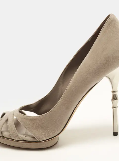 Gucci Bamboo Heel Size 39.5 Grey Suede Peep Toe Pumps