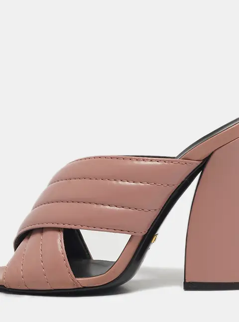 Gucci Webby Size 35 Pink Quilted Leather Slide Sandals